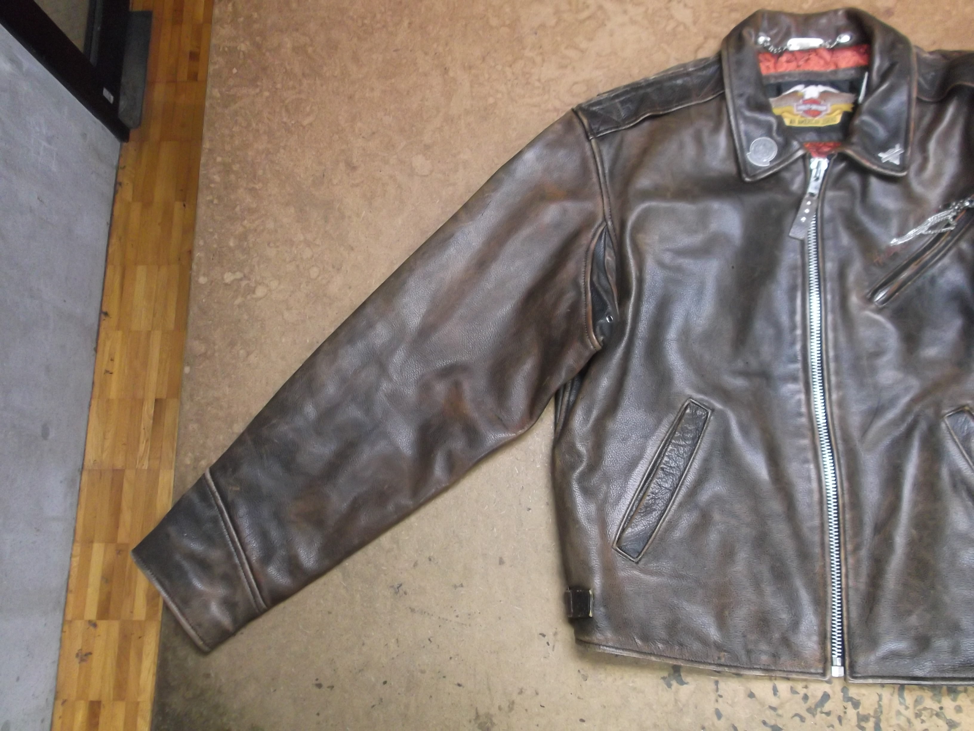 Harley-Davidsonの大きいサイズのレザージャケットを小さくリサイズ 