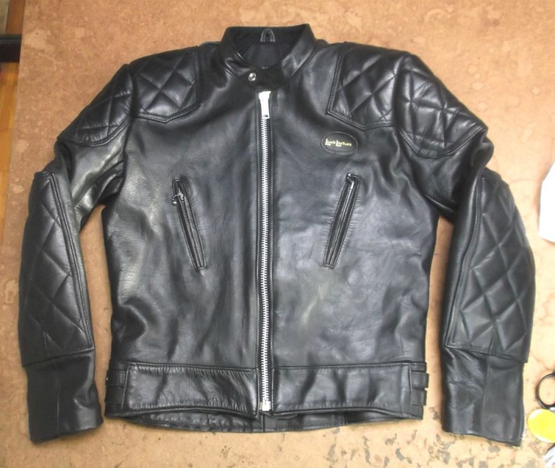 キルティングの裏地のLewis Leathersのジャケットをサテン生地に交換 ルイスレザーズ裏地取り替え - 洋服のお直し屋さん