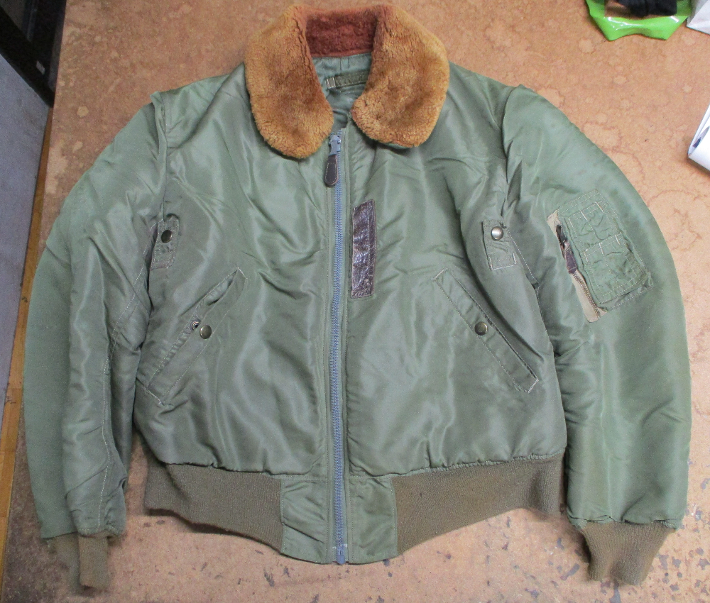 B-15の壊れたジッパーをクラウンのジッパーに交換 - 洋服のお