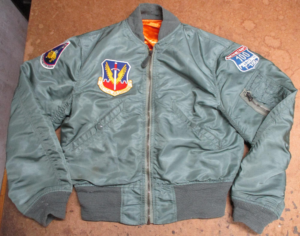 MA-1フライトジャケットにワッペン付け - 洋服のお直し屋さん