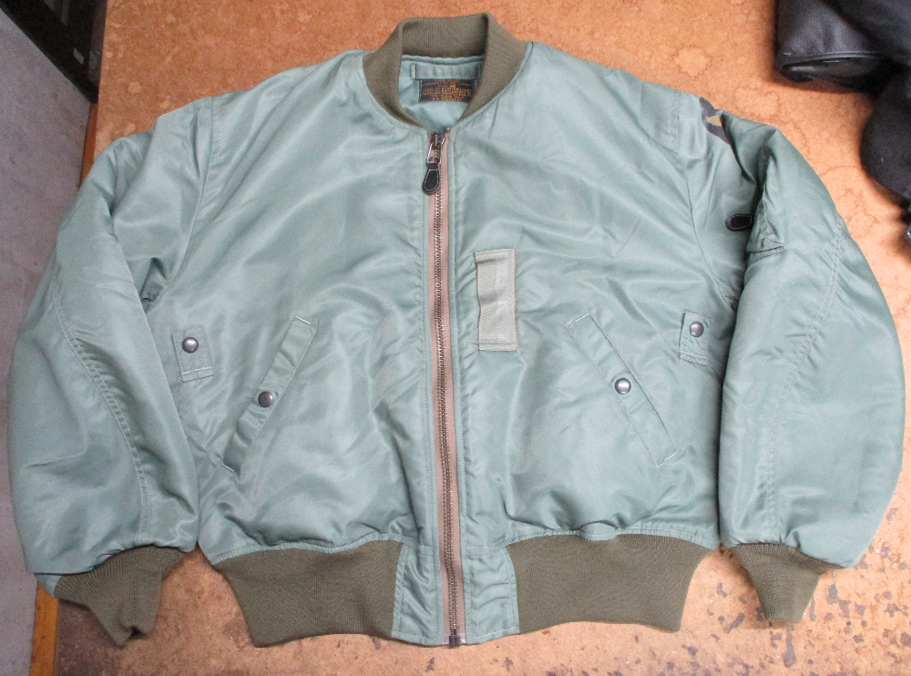 B-15のボア襟付きを襟、袖、裾をリブニットに交換 - 洋服のお直し屋