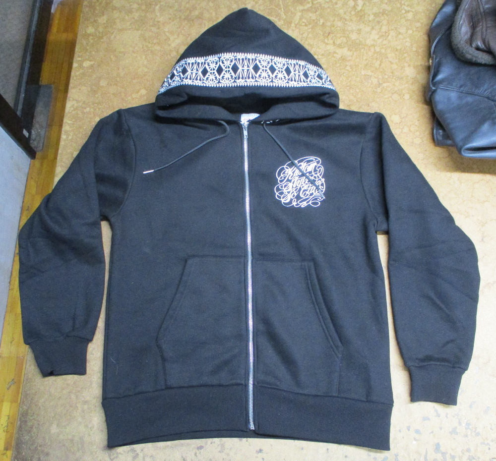 かぶりのフーディーをジップパーカーにリメイク - 洋服のお直し屋さん