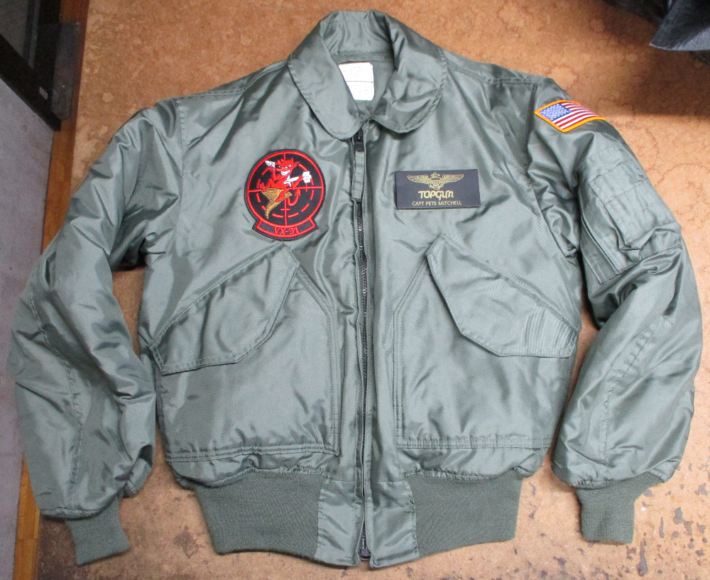 CWUにトップガンマーベリックのワッペンを取り付け - 洋服のお