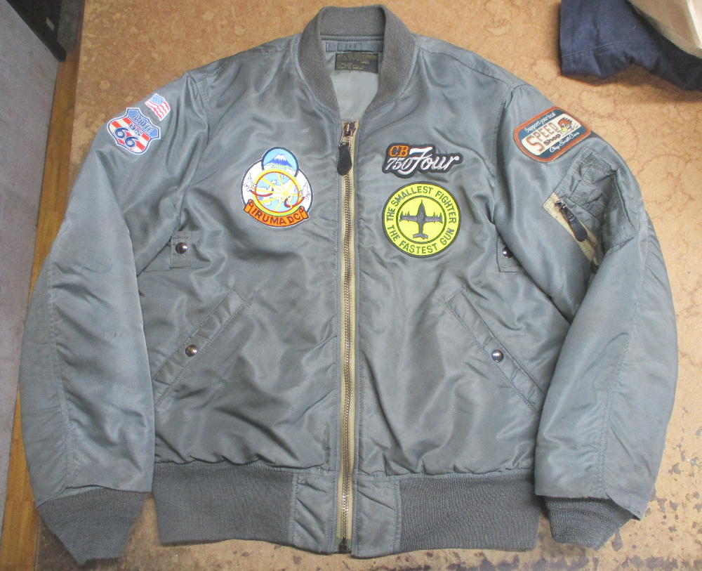 MA-1フライトジャケットにワッペンを取り付け - 洋服のお直し屋